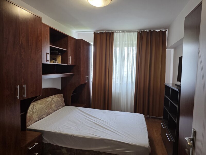 Dristor- bloc dupa cutremur- fix la gura de metrou