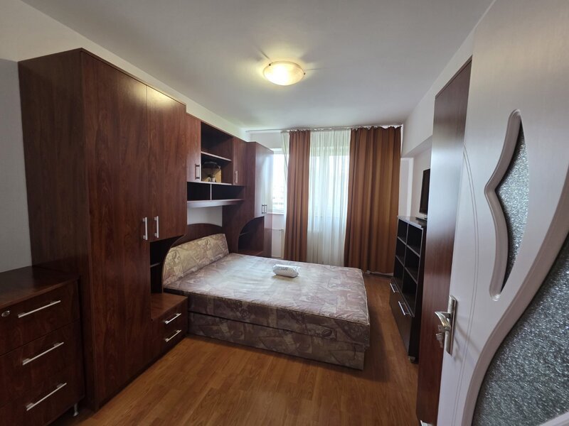 Dristor- bloc dupa cutremur- fix la gura de metrou