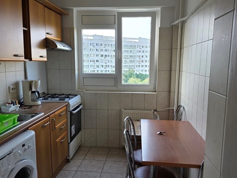 Dristor- bloc dupa cutremur- fix la gura de metrou