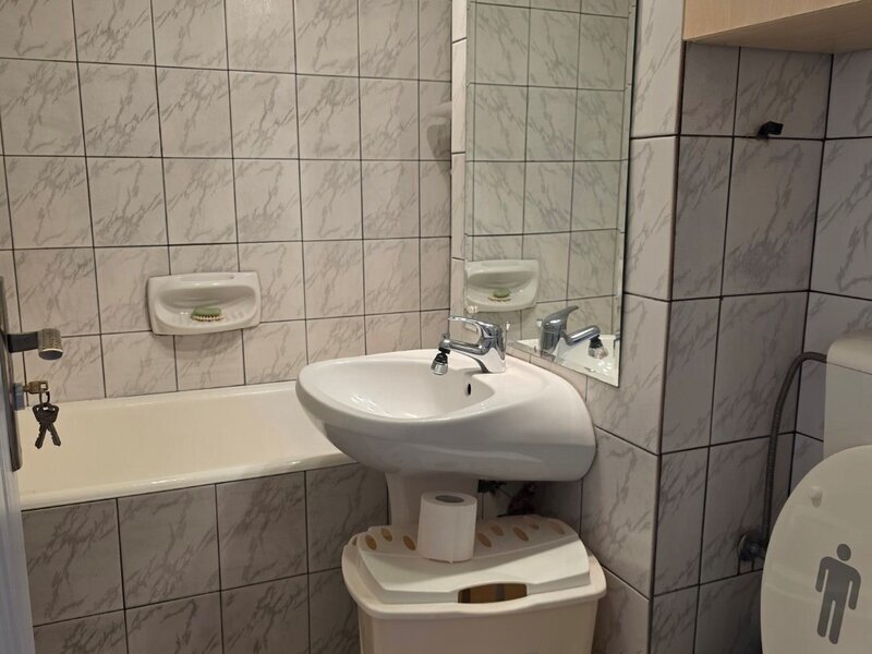 Dristor- bloc dupa cutremur- fix la gura de metrou